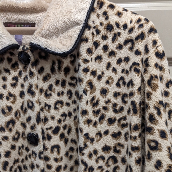 Leopard Print Fleece Robe - Picture 4 of 16
